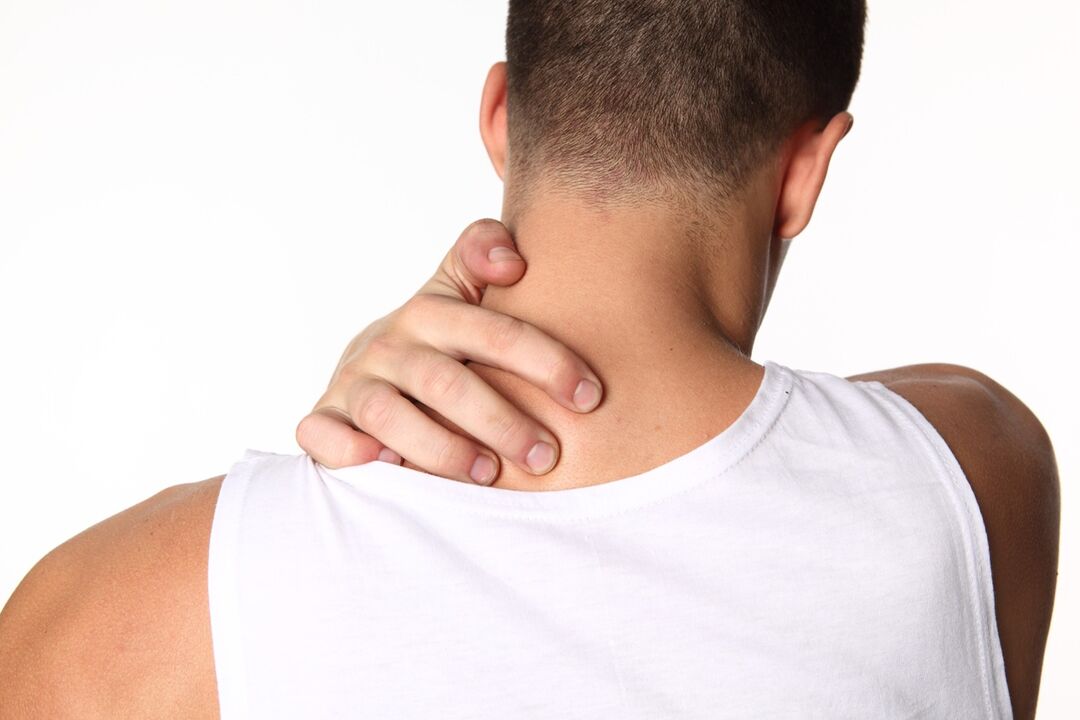 Cervical osteochondrosis is accompanied by discomfort and pain in the neck. 